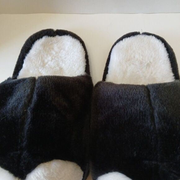 Areopostale Fuzzy Penguin Slippers Medium 7-8/Black, White,Orange/Slip-on CUTE - Picture 4 of 16